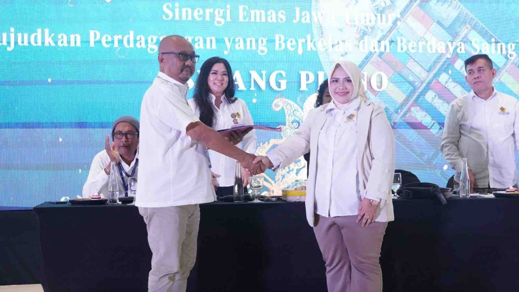 Hana Belladina, Srikandi asal Tuban resmi dipercaya memimpin Gabungan Importir Nasional Seluruh Indonesia (GINSI) Jawa Timur untuk periode 2025–2030.